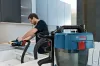 BOSCH 06019C6302 GAS 18V-10 L Akumulátorová vysávač görgőkkel (bez batérie a nabíjačky)